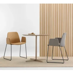 Unnia Tapiz Chair with Arms - Sled Base